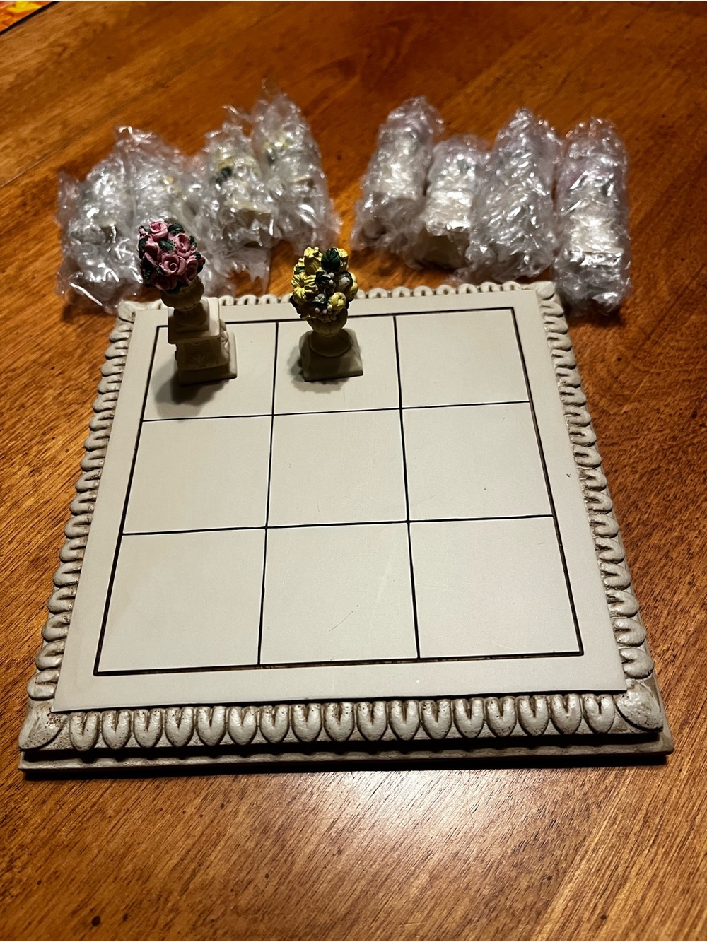 Avon Gift Collection - Garden Tic Tac Toe Game Board w/ Flowers in Urns NEW
